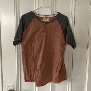 Short sleeeve baseball Henley large